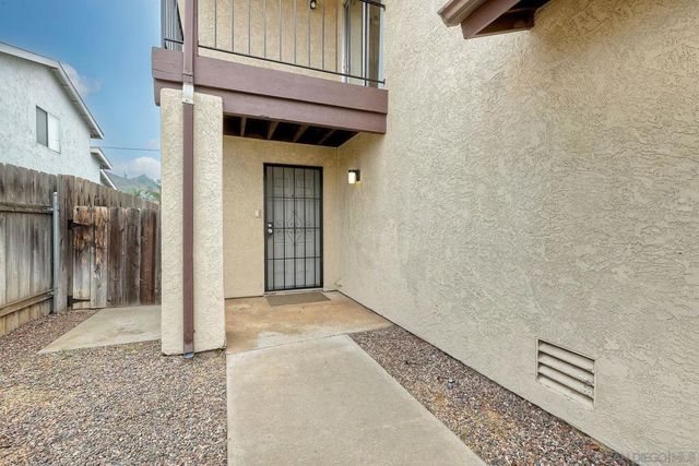 1415 17 Flag Ln, El Cajon, CA 92021