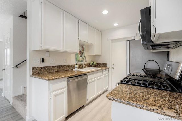 1415 17 Flag Ln, El Cajon, CA 92021