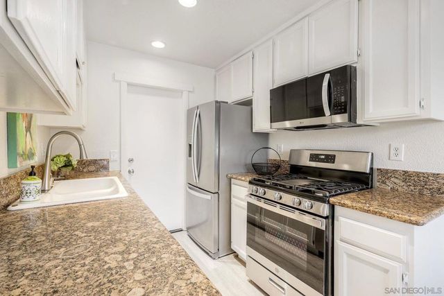 1415 17 Flag Ln, El Cajon, CA 92021