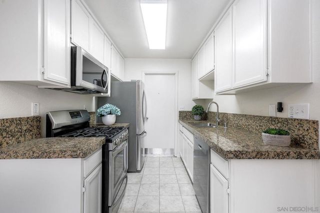 1415 17 Flag Ln, El Cajon, CA 92021