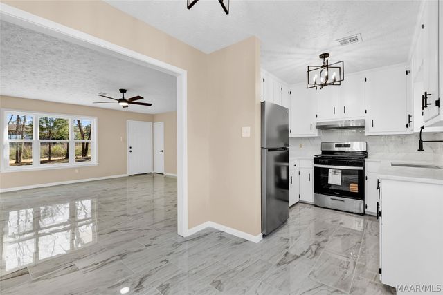 988 Sandy Ridge Road, Prattville, AL 36067