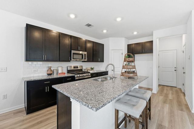 6009 Swedish Farms TER, Del Valle, TX 78617