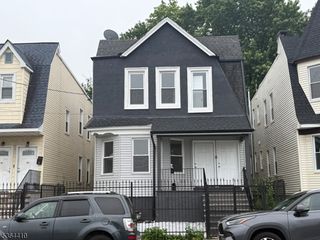 1 9Th Ave 2, East Orange City, NJ 07107