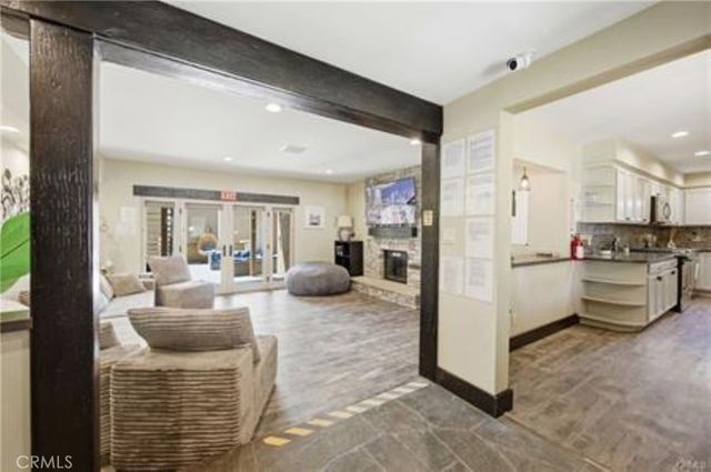 5237 Topanga Canyon, Woodland Hills, CA 91364