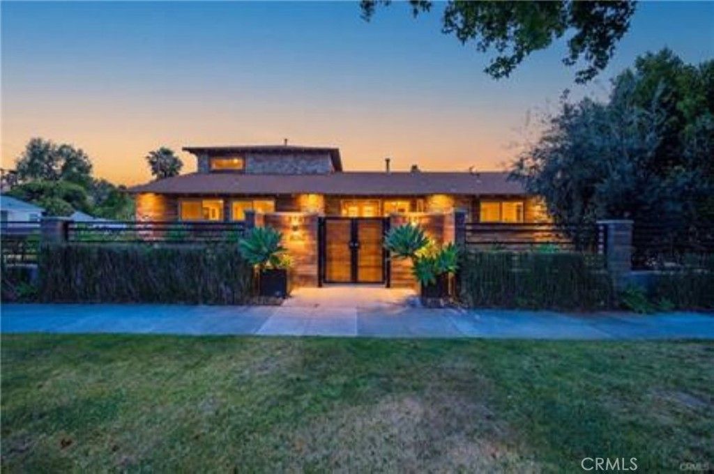5237 Topanga Canyon, Woodland Hills, CA 91364