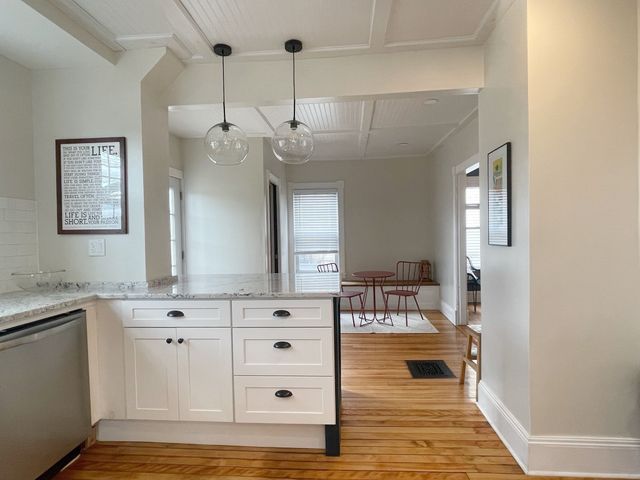 76 Beacon St, Lowell, MA 01850