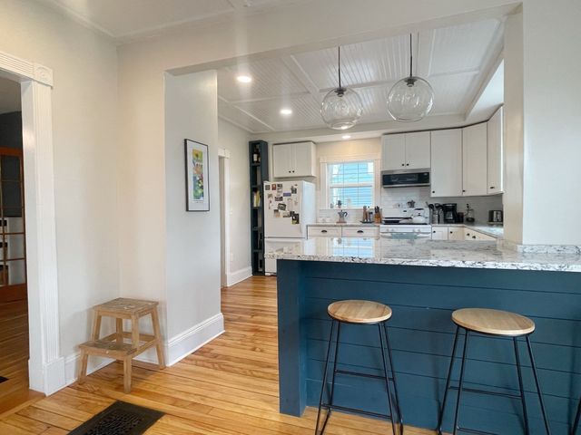 76 Beacon St, Lowell, MA 01850