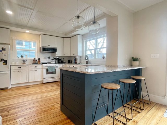 76 Beacon St, Lowell, MA 01850