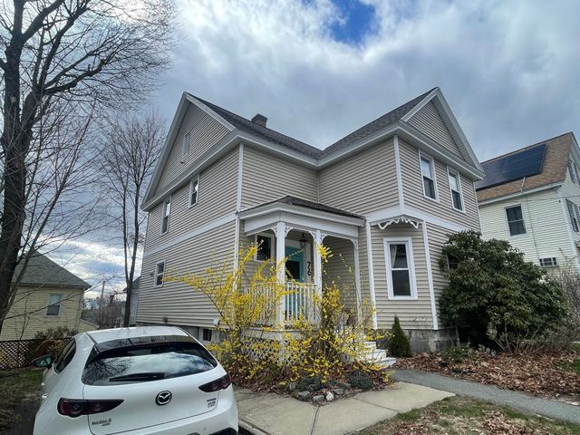 76 Beacon St, Lowell, MA 01850