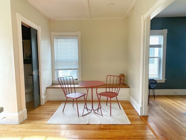 76 Beacon St, Lowell, MA 01850