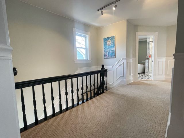 76 Beacon St, Lowell, MA 01850