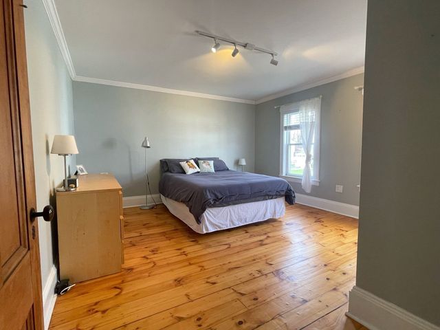 76 Beacon St, Lowell, MA 01850