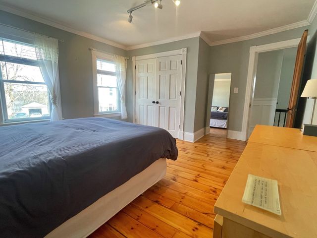 76 Beacon St, Lowell, MA 01850