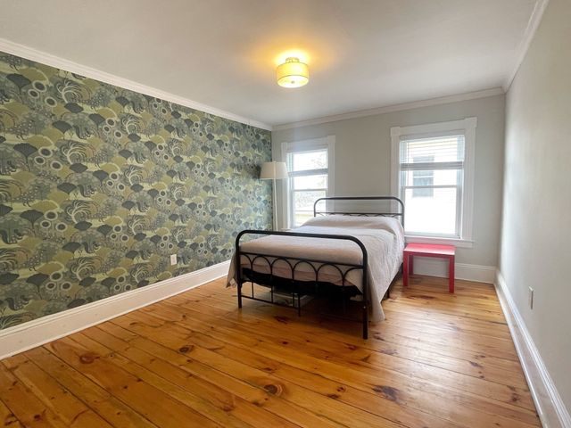 76 Beacon St, Lowell, MA 01850