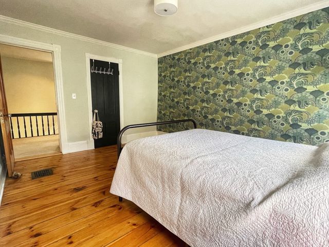 76 Beacon St, Lowell, MA 01850