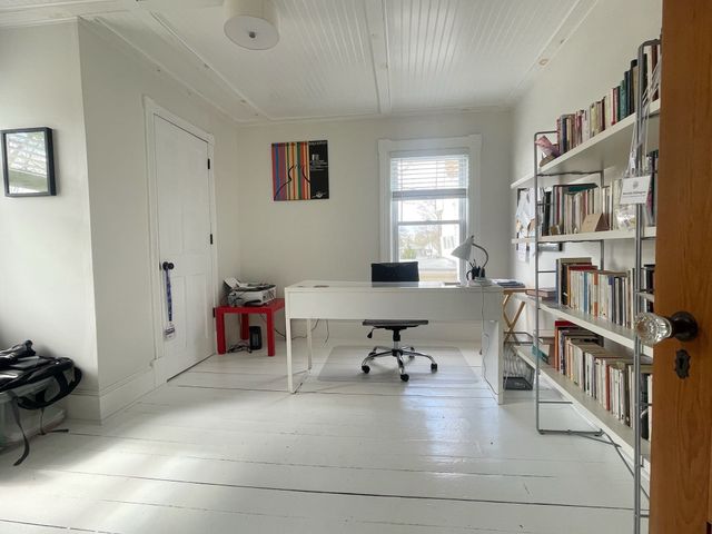 76 Beacon St, Lowell, MA 01850