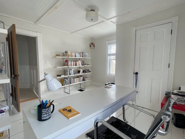 76 Beacon St, Lowell, MA 01850