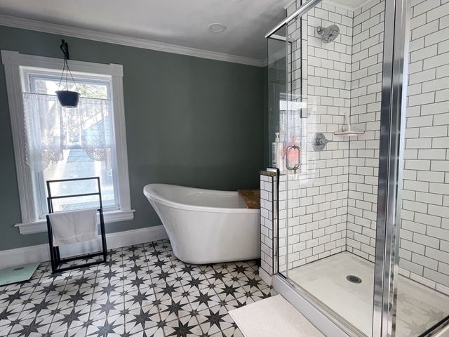 76 Beacon St, Lowell, MA 01850