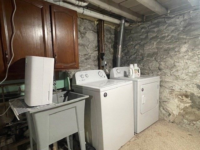 76 Beacon St, Lowell, MA 01850
