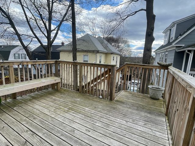 76 Beacon St, Lowell, MA 01850