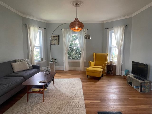 76 Beacon St, Lowell, MA 01850