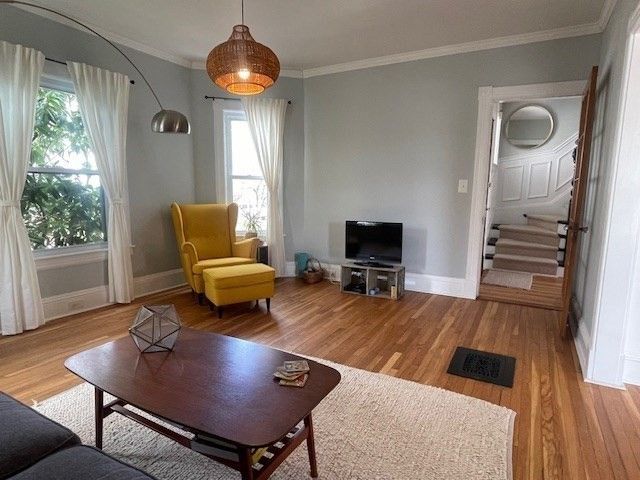 76 Beacon St, Lowell, MA 01850