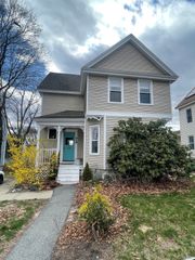 76 Beacon St, Lowell, MA 01850