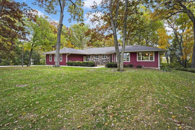 2945 Wyndwood Way, Sun Prairie, WI 53590