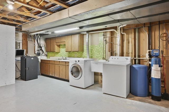 2945 Wyndwood Way, Sun Prairie, WI 53590