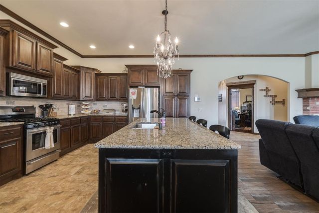 2816 Morgan Trace Road, Yukon, OK 73099