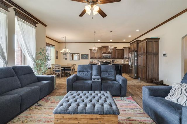 2816 Morgan Trace Road, Yukon, OK 73099