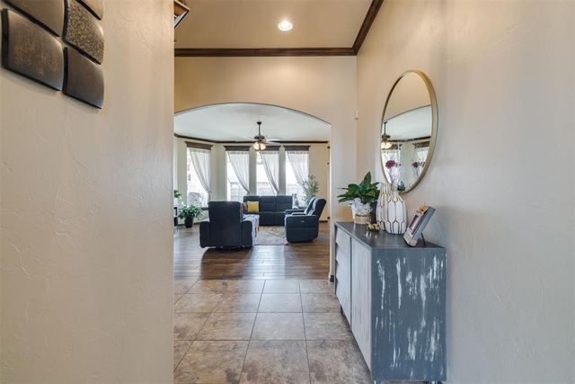 2816 Morgan Trace Road, Yukon, OK 73099