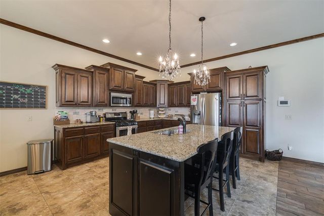 2816 Morgan Trace Road, Yukon, OK 73099