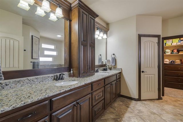 2816 Morgan Trace Road, Yukon, OK 73099