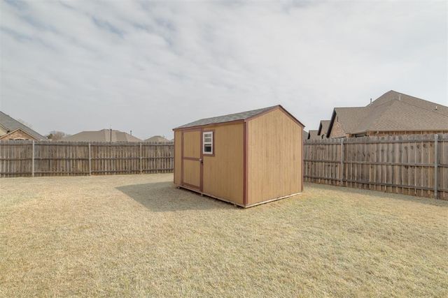 2816 Morgan Trace Road, Yukon, OK 73099