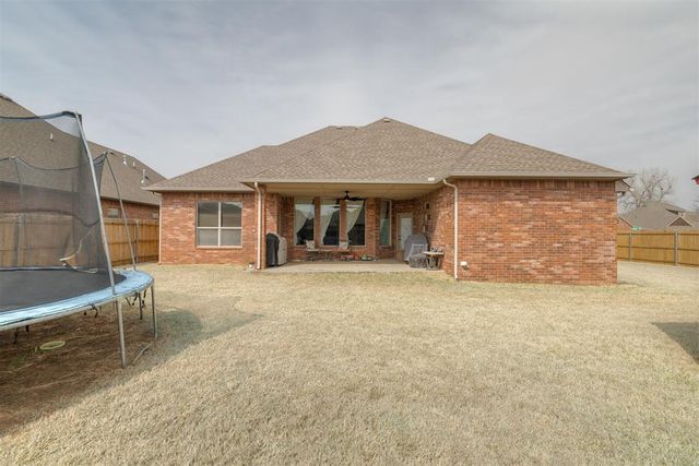 2816 Morgan Trace Road, Yukon, OK 73099