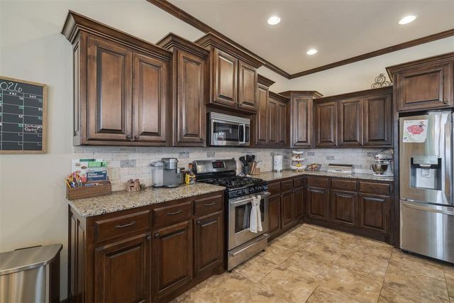 2816 Morgan Trace Road, Yukon, OK 73099