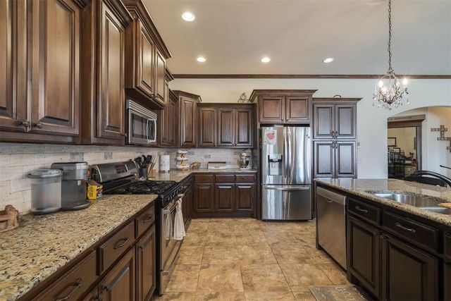 2816 Morgan Trace Road, Yukon, OK 73099