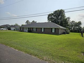 5814 W Pinewood Drive, Lake Charles, LA 70607