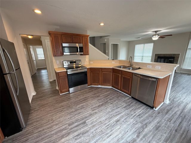 2325 Shady Tree Lane, Conroe, TX 77301