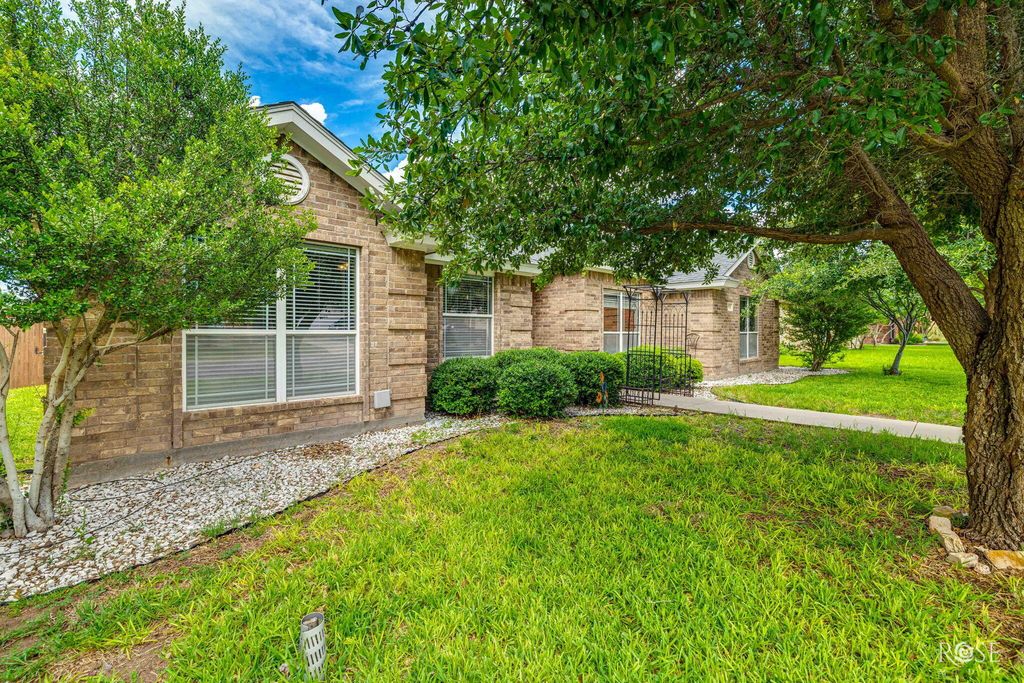 Image 2 of property listing at 3634 Dominion Ridge, San Angelo, TX 76904