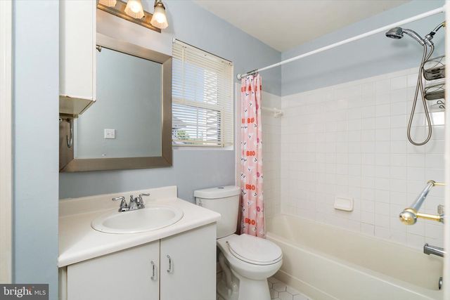 66 ARROWHEAD DR, Burlington Township, NJ 08016