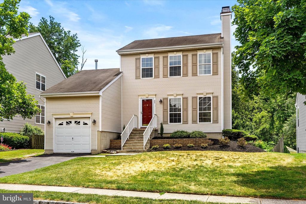66 ARROWHEAD DR, Burlington Township, NJ 08016