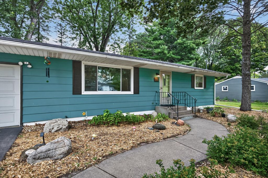 13282 Andrews Avenue, Lindstrom, MN 55045 — exterior