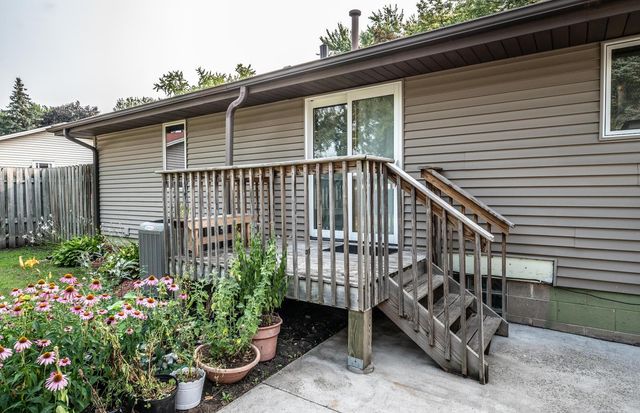 1949 Barry Drive, Newport, MN 55055