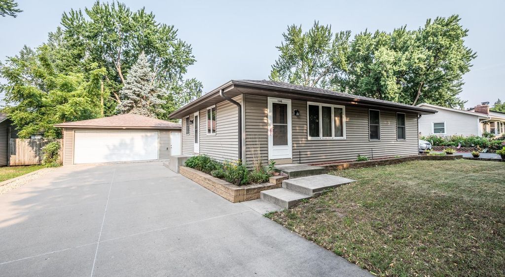 1949 Barry Drive, Newport, MN 55055