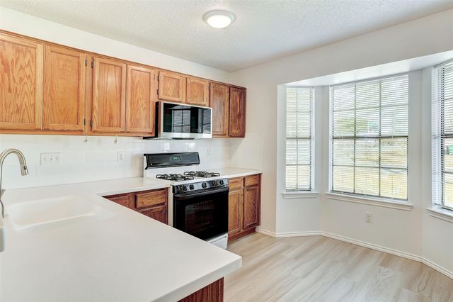 801 Saunders DR, Round Rock, TX 78664