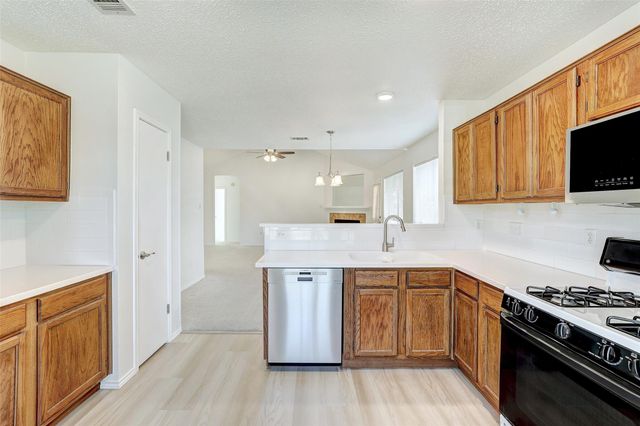 801 Saunders DR, Round Rock, TX 78664