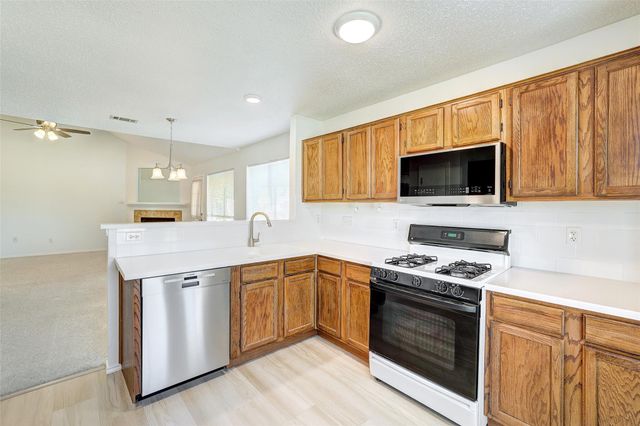 801 Saunders DR, Round Rock, TX 78664