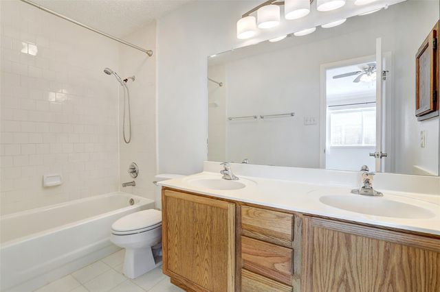 801 Saunders DR, Round Rock, TX 78664